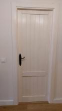 puerta inteiror lacada blanca rustica tablas
